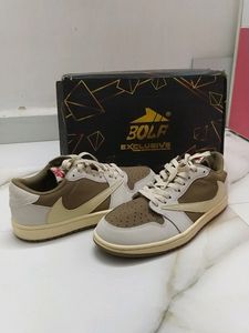 NIKE TRAVIS SCOTT SHOE IN CREAM