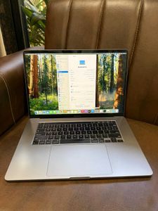 MacBook Pro Laptop