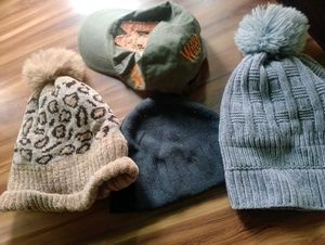 4 Caps