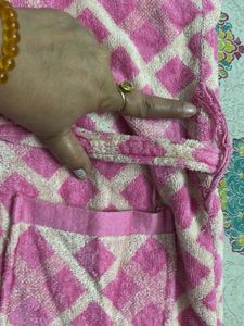 Pink &amp; White Diamond Pattern Bath Robe