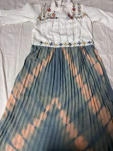 WHITE PATTERNED TOP