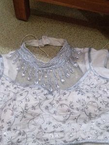 beautiful silver blouse + Goldan Free