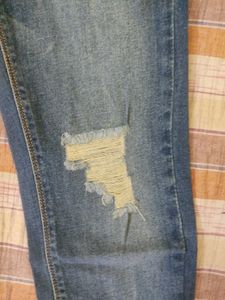 Here&amp;Now Mild Distressed Jeans