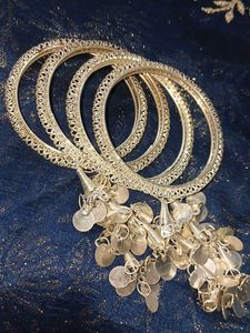 Silver Tone Bangle Set