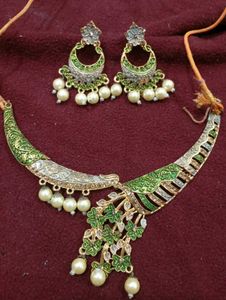 Green &amp; Pearl Necklace Set