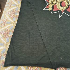 Graphic Tee deep green with sequin size s