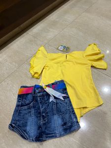 Girl&#39;s Outfit: Top &amp; Shorts