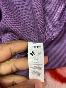 Sweatshirt