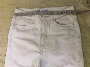 Zara Cream in Colour Highrise Jeans Waist 28-30