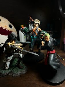 Three Action Figure : Levi , Bakugo , Zoro