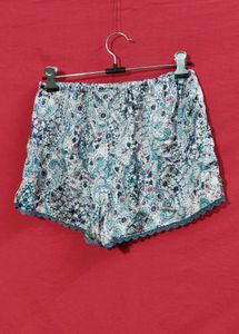 Girl Shorts Size 32/34