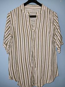 Striped Button-up Top XL/XxL.