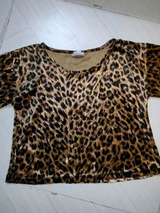 Leopard Print Crop Top🐆🤎Shinny Texture.