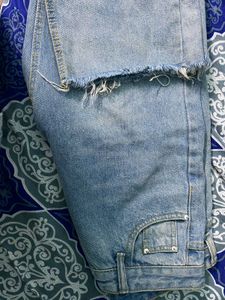 Trendy Knee Cut Jeans