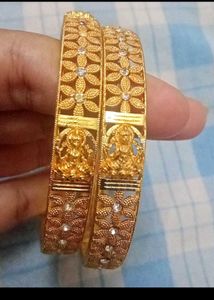 Golden City Jewelry Set With Bangles