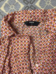 MAX Brand crop top With Button