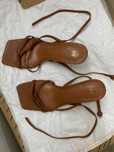 H&amp;M Brown Solid Heels