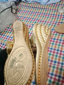 GOLD COLOUR HEELS
