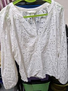H&amp;M broderie Anglaise White Eyelet V-Neck Blouse