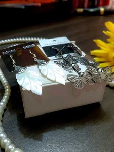 Pearl Necklace &amp; Earrings Set