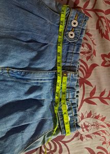 Wide–leg Jeans