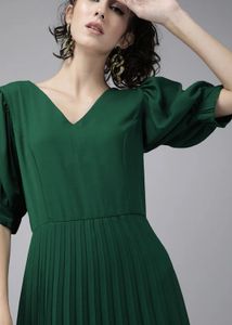 Elegant Green Pleated Dress