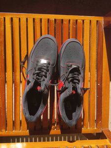 Nike Sneakers - Black &amp; Red