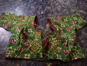 Floral Print Maroon &amp; Green Saree