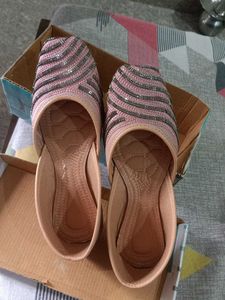 Embellished Pink Juttis