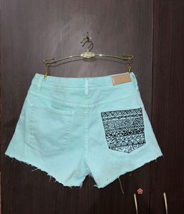 Light Blue Denim Shorts With Back Pocket Print