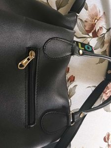 Black Colour Handbag/Shoulder Bag👜