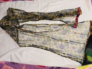 this is mid anarkali for kids with a dupatta