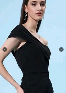 Chic Black One-Shoulder Top