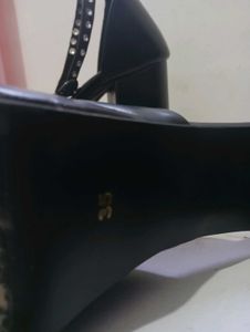 Trendy Valentino heels 👠👠