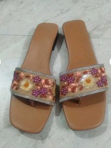 Trendy Embroidered Flats Factory Price