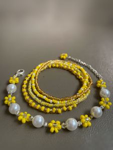 Add a pop of yellow to your stack 💛