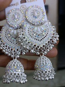 bahut hi pyare white earring ❤️❤️