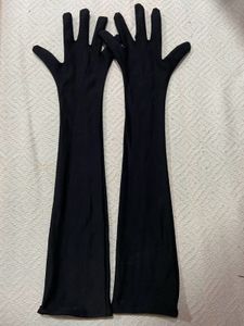 Long tube classic black dress (with gloves)