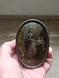 C1930s Vintage Yardley&#39;s Old English Lavender Tin