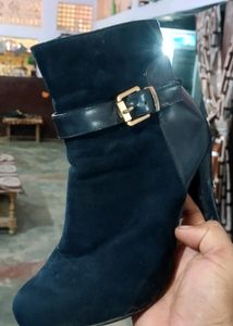 Beautiful Boots With Side Buckle