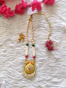 Women Golden Pearl Jewellery Sets