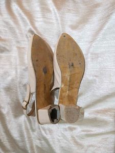 Pre-loved White Heels 🤍