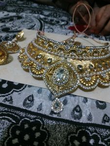 Elegant Gold &amp; Crystal Statement Necklace