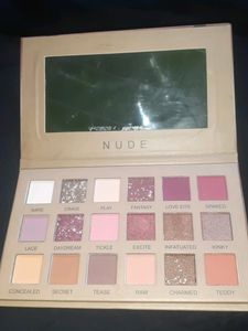 NUDE EYESHADOW PALETTE