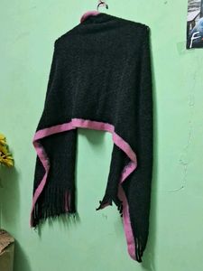 Cozy Black &amp; Pink Knit Shawl 🩷🖤