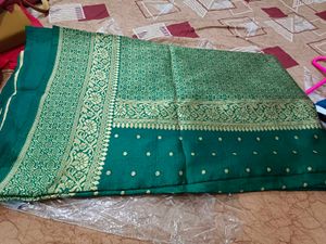 Beautiful Silk Saree With Blouse Piece