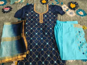 beautiful embroidered suit set in cotton