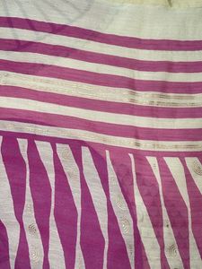 Printed Saree With Golden Thred