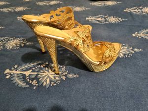 Golden Party Stilettos 🥳
