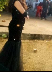 FISH CUT GOWN 🌷WITH GLOVES 🧤